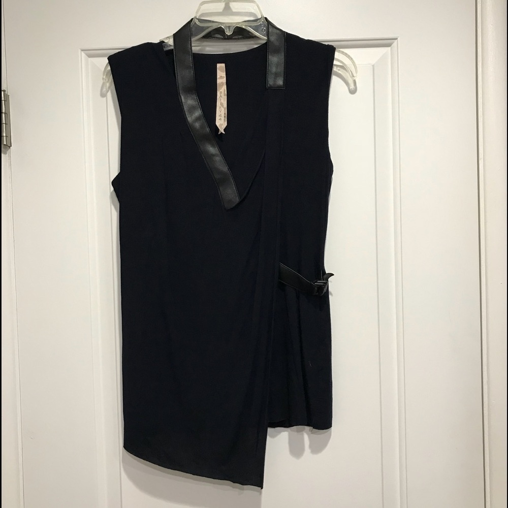 Bailey 44 Top with Leatherette Trim-Navy Size M